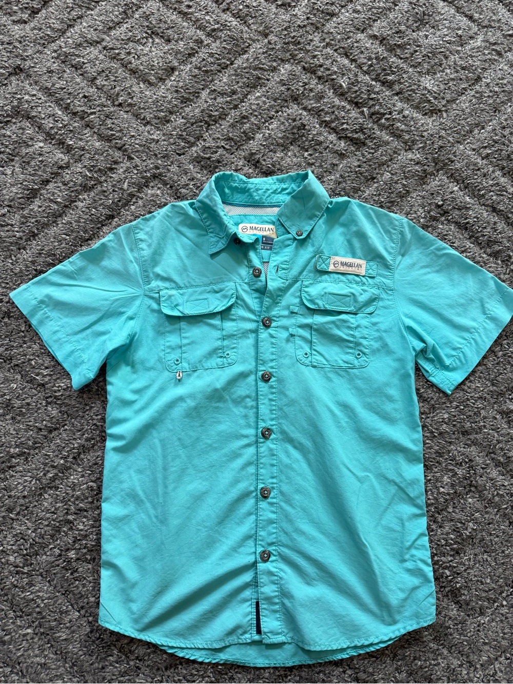 Magellan Outdoors Turquoise Short-Sleeve Button-Down Shirt w/ Grey Shorts